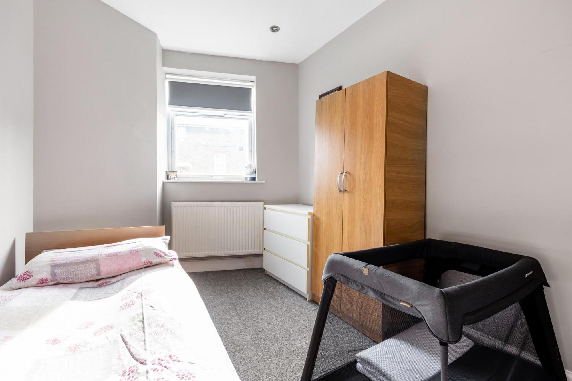 Spacious 2 Bed 2 Bath Apartment With Free Parking For 2 Cars And Underground Station Zone 2 For Quick Access To Central London Up To 10 Guests Ngoại thất bức ảnh