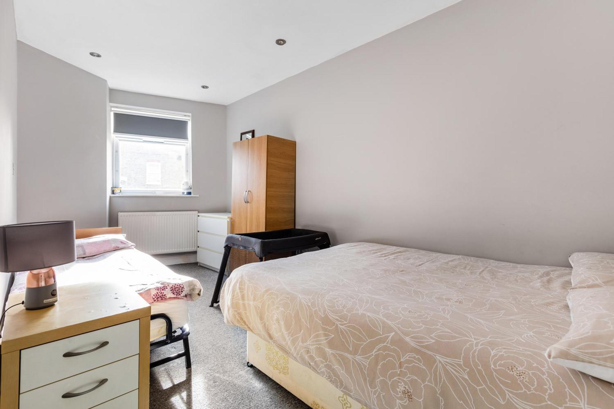 Spacious 2 Bed 2 Bath Apartment With Free Parking For 2 Cars And Underground Station Zone 2 For Quick Access To Central London Up To 10 Guests Ngoại thất bức ảnh