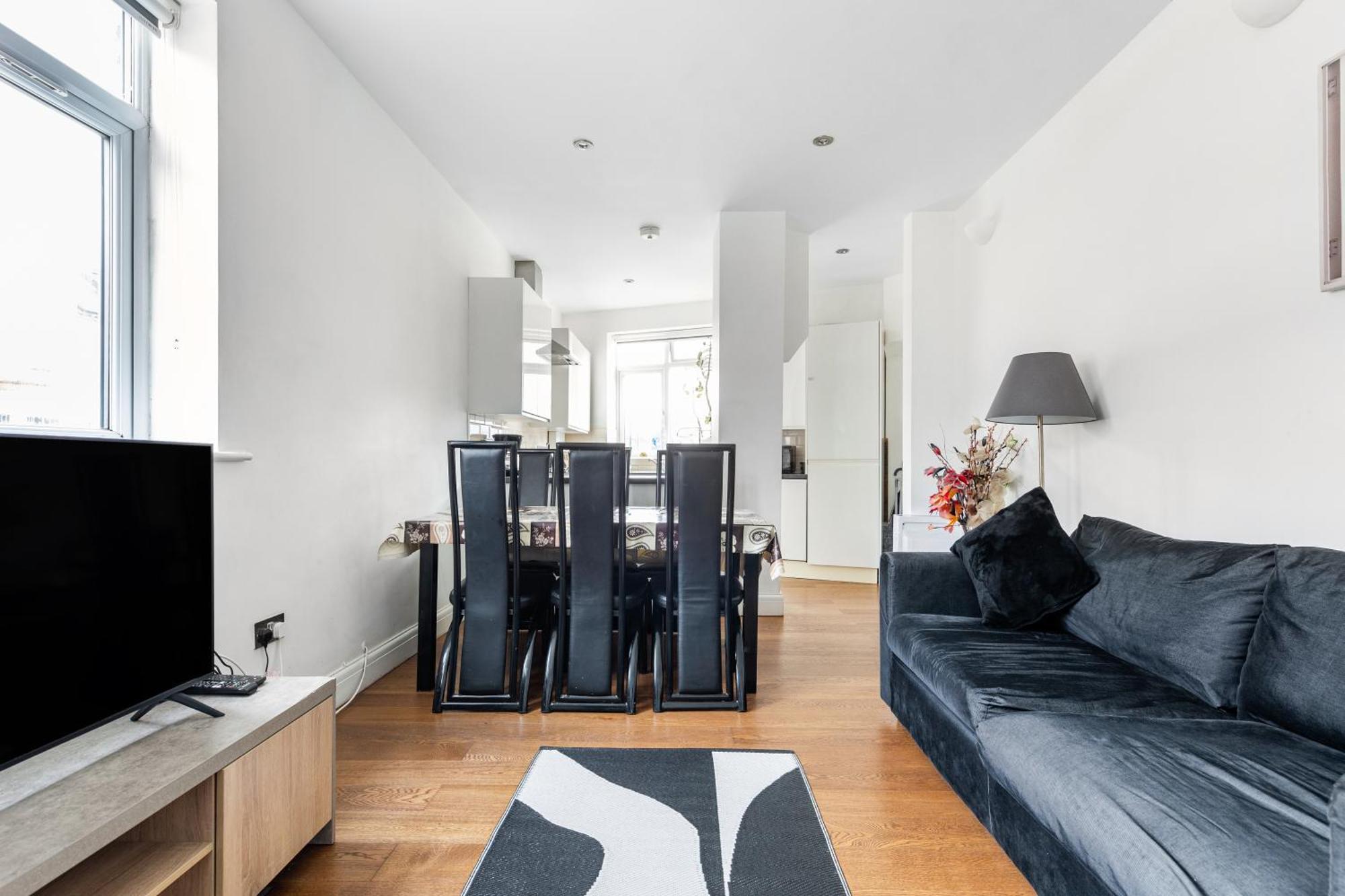Spacious 2 Bed 2 Bath Apartment With Free Parking For 2 Cars And Underground Station Zone 2 For Quick Access To Central London Up To 10 Guests Ngoại thất bức ảnh