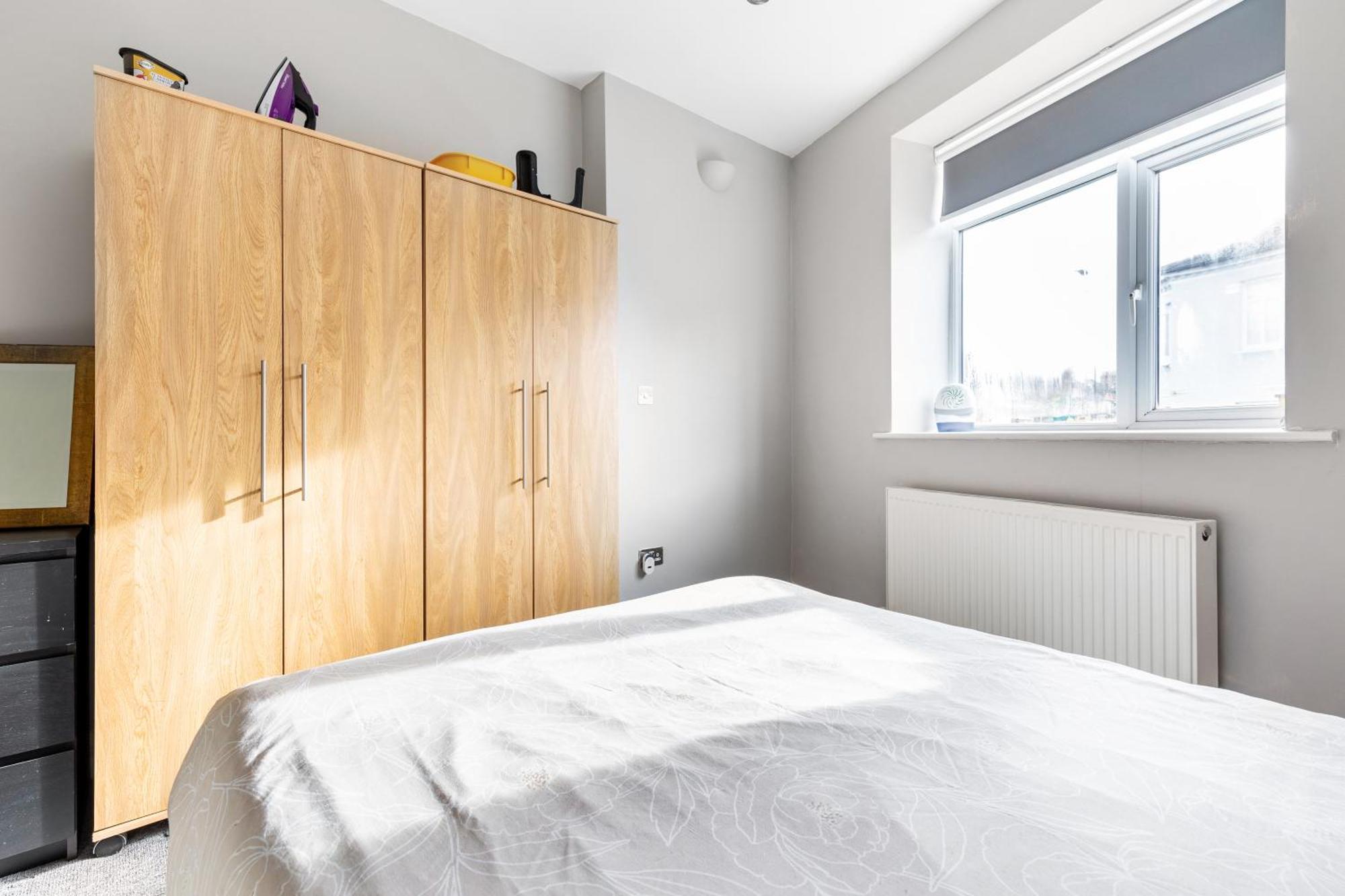 Spacious 2 Bed 2 Bath Apartment With Free Parking For 2 Cars And Underground Station Zone 2 For Quick Access To Central London Up To 10 Guests Ngoại thất bức ảnh