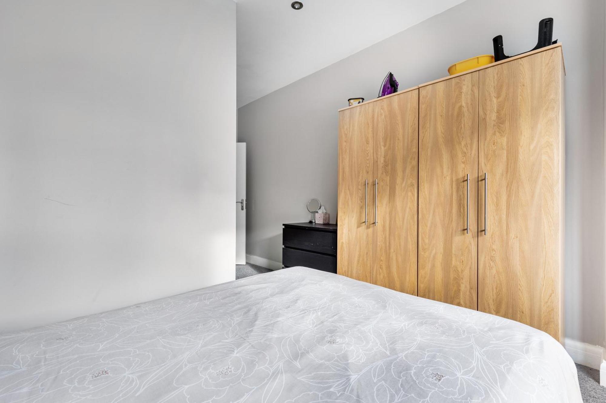 Spacious 2 Bed 2 Bath Apartment With Free Parking For 2 Cars And Underground Station Zone 2 For Quick Access To Central London Up To 10 Guests Ngoại thất bức ảnh