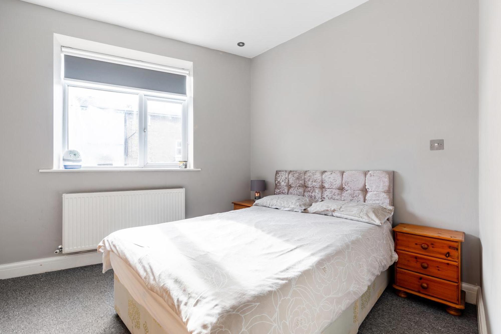 Spacious 2 Bed 2 Bath Apartment With Free Parking For 2 Cars And Underground Station Zone 2 For Quick Access To Central London Up To 10 Guests Ngoại thất bức ảnh