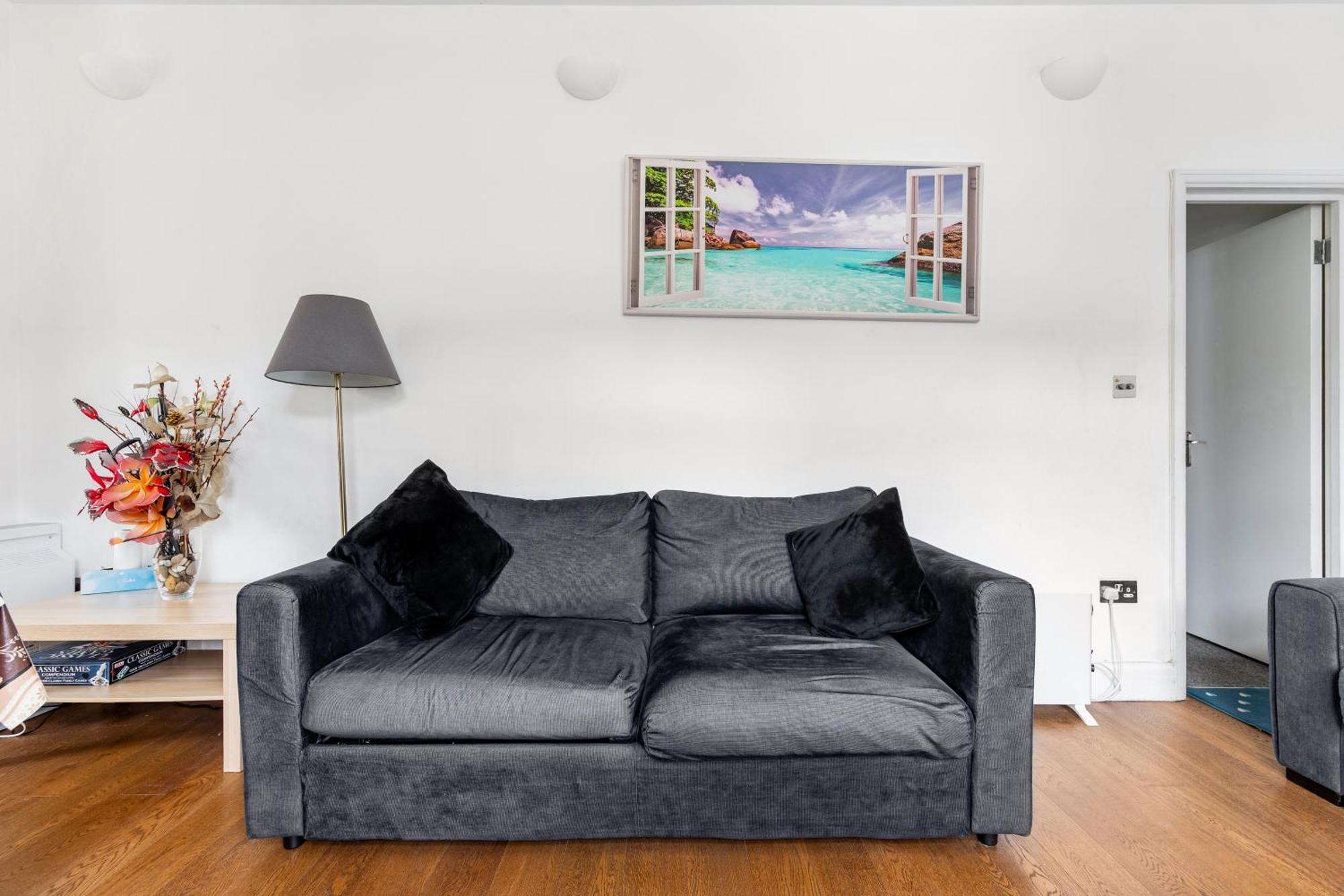 Spacious 2 Bed 2 Bath Apartment With Free Parking For 2 Cars And Underground Station Zone 2 For Quick Access To Central London Up To 10 Guests Ngoại thất bức ảnh